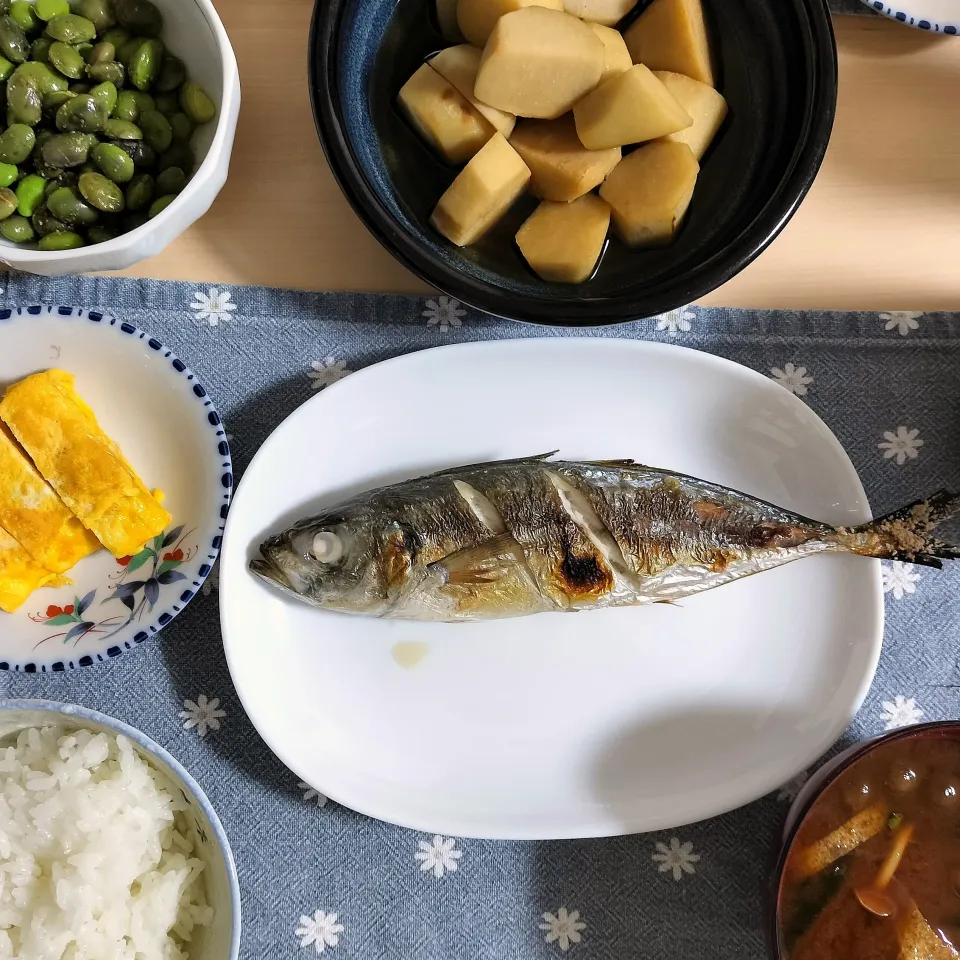 🌛*゜アジ塩焼き / 里芋の煮っころがし / 枝豆のごま和え / 卵焼き / 味噌汁|Ayakaさん