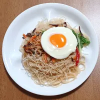 焼きビーフンに目玉をのせて|ナナさん