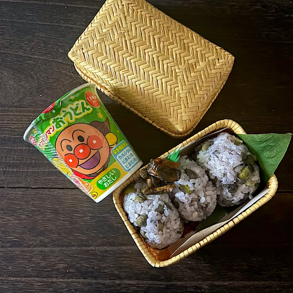 黒枝豆ご飯おにぎり＆アンパンマンうどんお弁当|mihooobuuさん