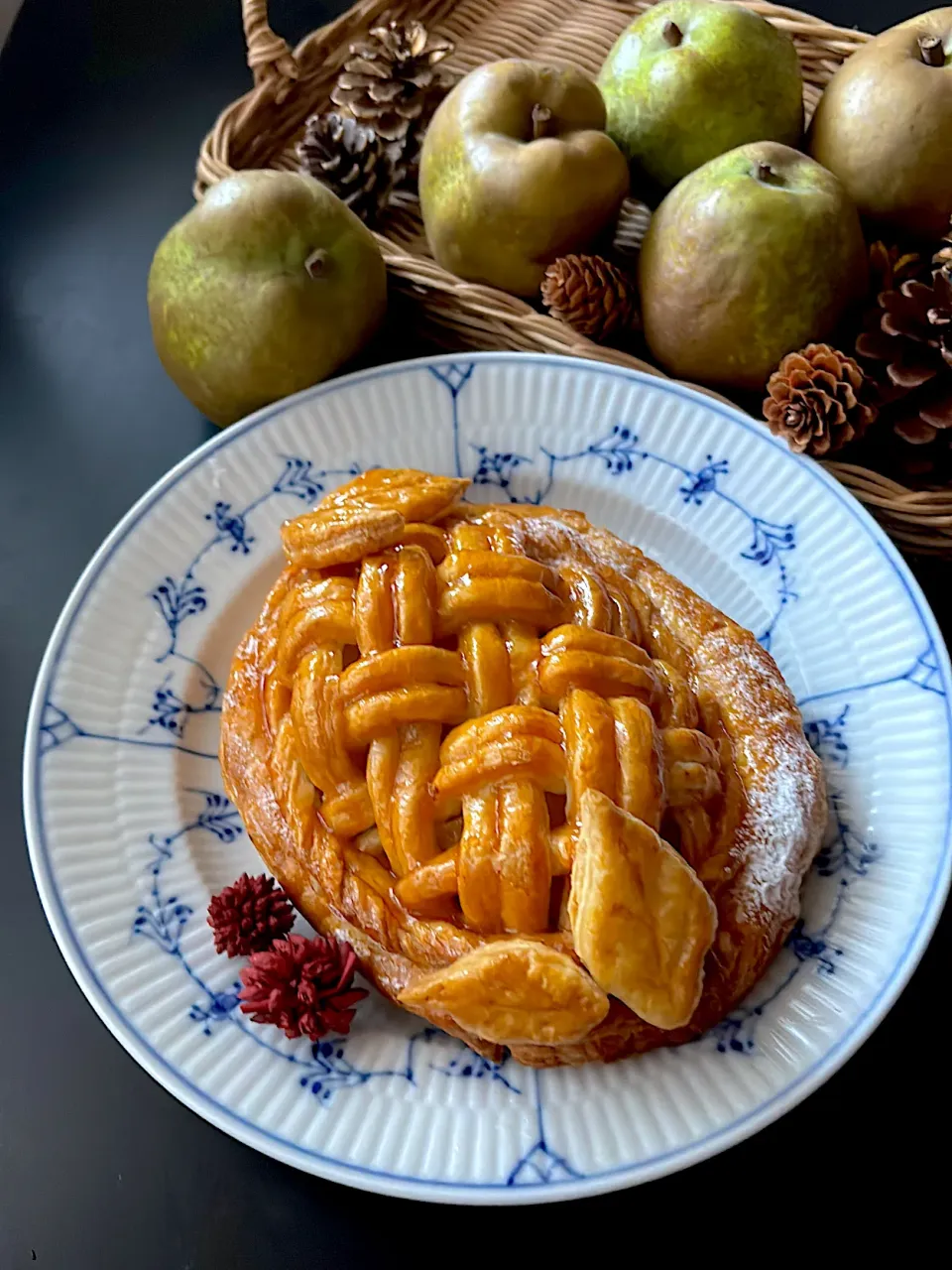 ラ・フランスの編み込みパイ🍐|とんちんさん