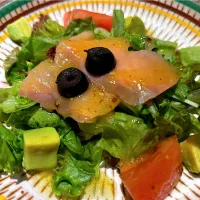①10月31日・［居酒屋コース🏮］・アボカドとサーモンのスモークサラダ🥗✨