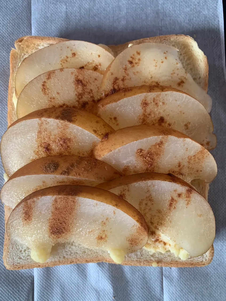 梨のアップルパイ風トースト|そらまめさん