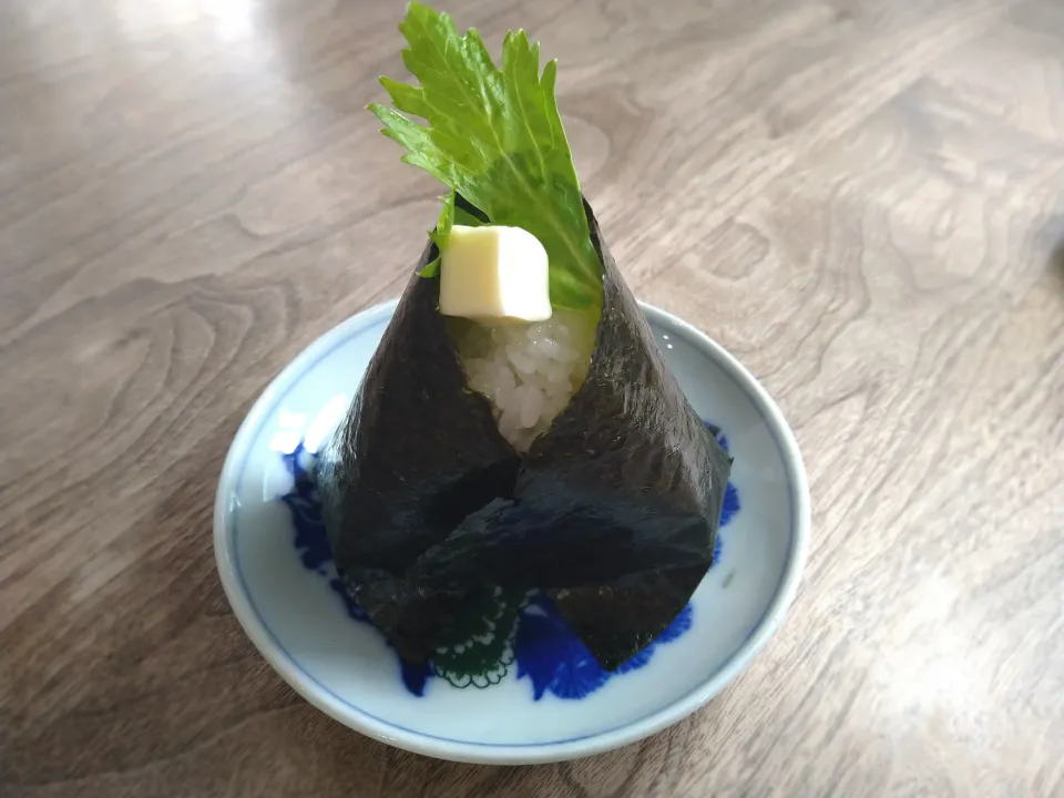 セロリ味噌バターおにぎり|古尾谷りかこさん
