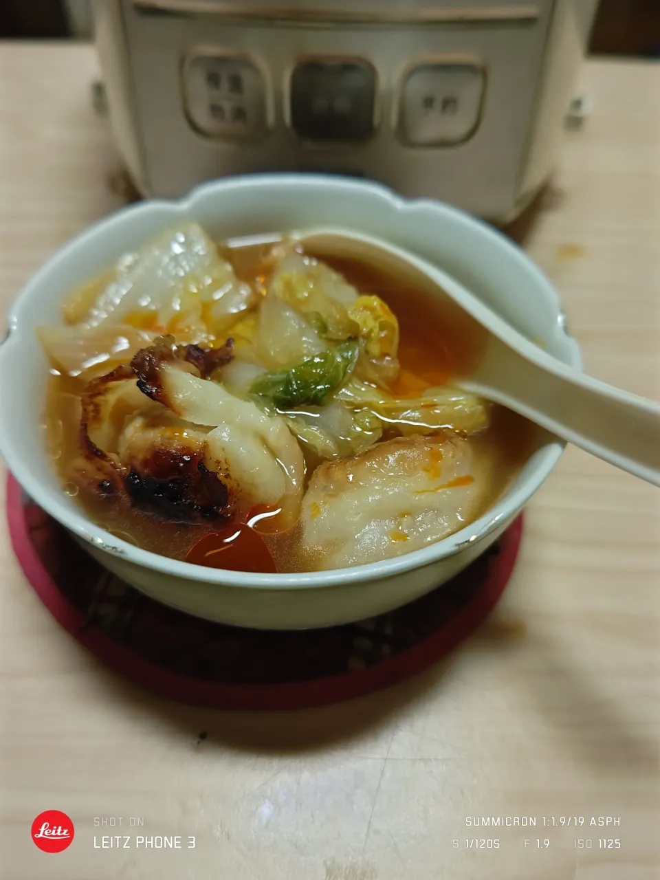 簡単餃子作り後の夜勤前の夕食のスープ餃子|Tarou  Masayukiさん