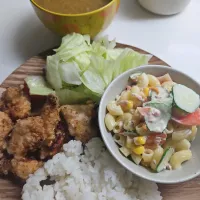 ☆夕飯☆玄米入りごはん、鶏むね唐揚げ、サラダ、マカロニサラダ、味噌汁|ｼｮｺﾗさん