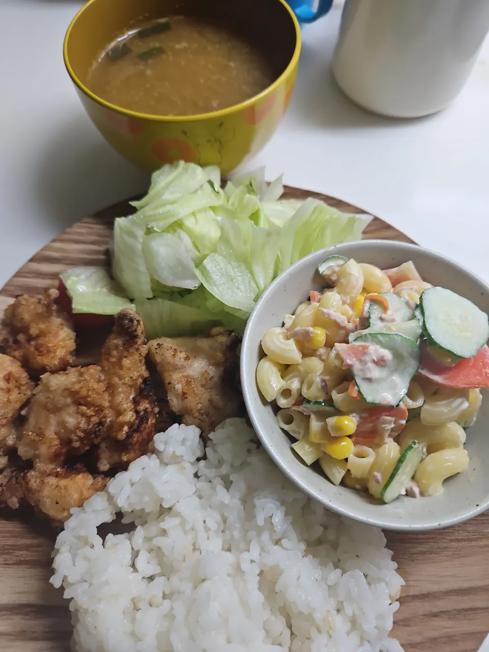 ☆夕飯☆玄米入りごはん、鶏むね唐揚げ、サラダ、マカロニサラダ、味噌汁|ｼｮｺﾗさん
