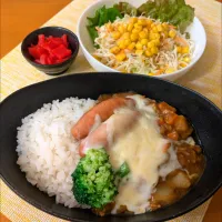 ☆ウインナー、チーズカレーライス　☆サラダ　☆福神漬| chikakoさん