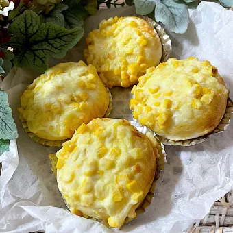 Snapdishの人気料理写真:コーン🌽マヨパン✨