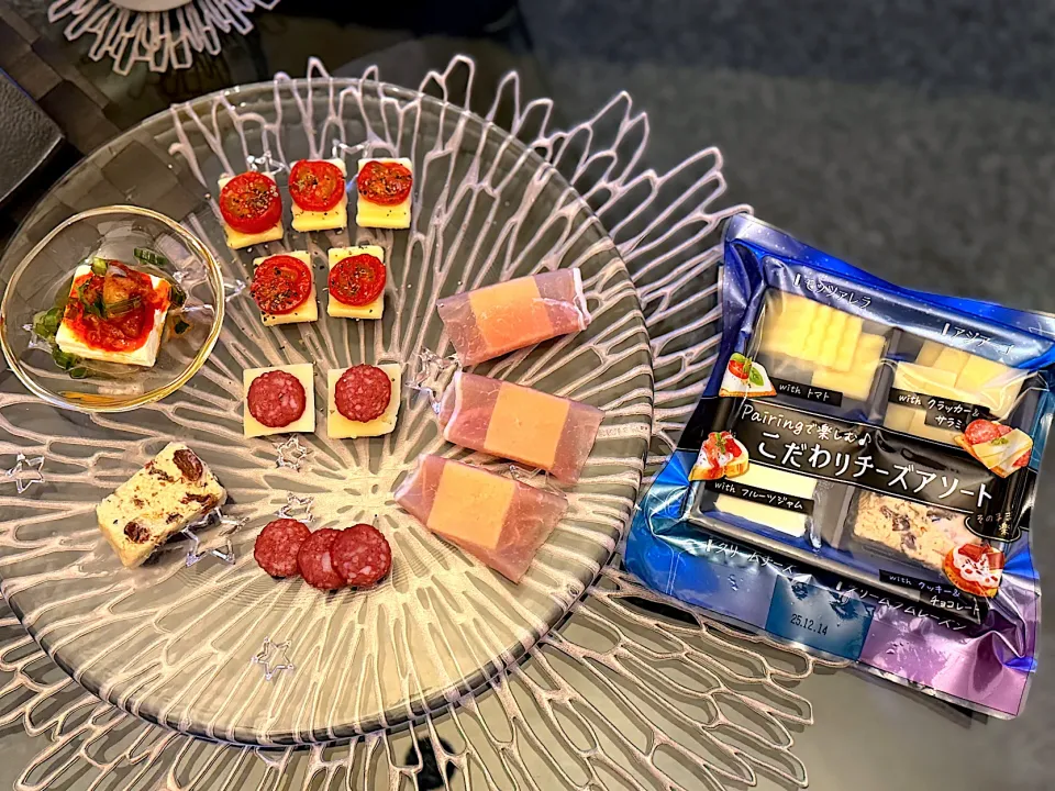 今夜はモニターでいただいた
【Pairingで楽しむ♪こだわりチーズアソート】で
娘と晩酌🍻|yokoさん