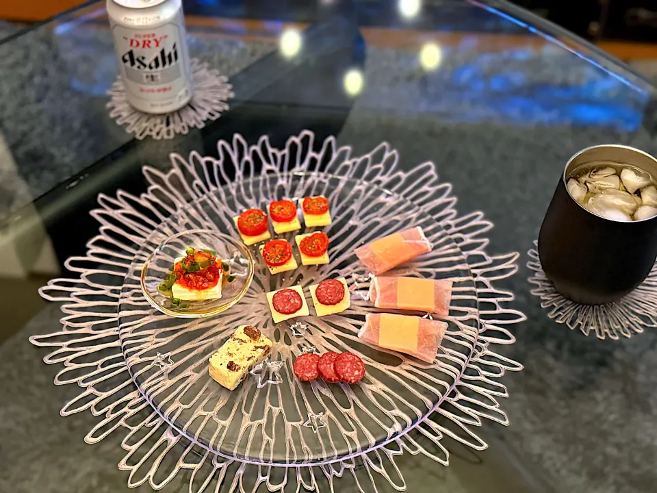 今夜はモニターでいただいた
【Pairingで楽しむ♪こだわりチーズアソート】で
娘と晩酌🍻|yokoさん