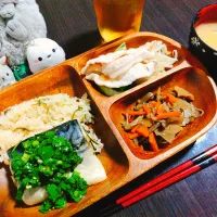 生姜塩昆布ごはん、蒸しサバのニラダレがけ、温しゃぶサラダ、根菜ときのこのきんぴら、さつまいもと油揚げの味噌汁|サトリさん