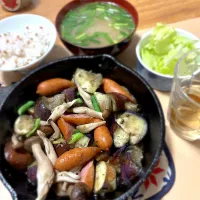 2025/11/04 ウインナと茄子ガーリックグリル、魚沼産コシヒカリごはん、ニラ味噌汁|kykyさん