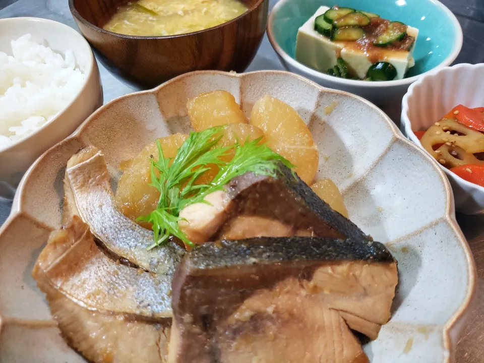 今日の夜ご飯はぶり大根でした🌃🍴|hidetoさん