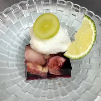 いちぢく、梨、巨峰を使った赤ワインのゼリー寄せと、宮崎の平兵衛酢(日向市)を使ったシャーベットと一緒に。お好みで果汁を絞って。|hotsusan30さん