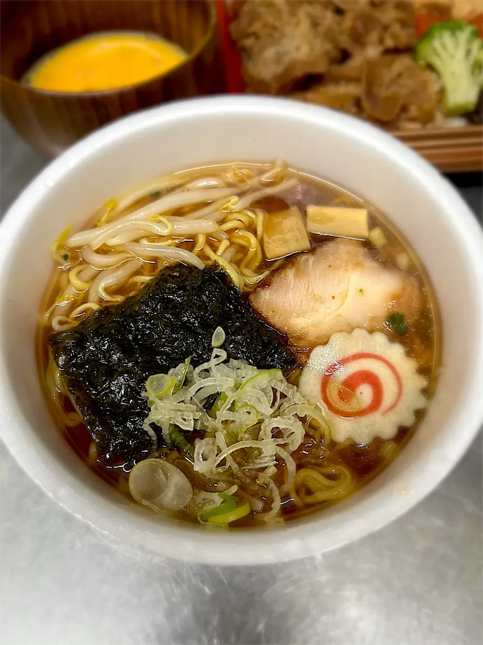 舞茸＆春菊出汁の即席醤油ラーメン|deekay71さん