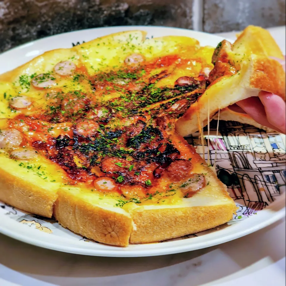 フライパンで簡単！ 食パンピザ|ひかるさん