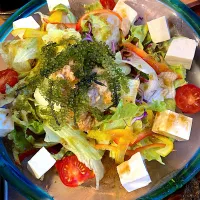 那覇での晩御飯1️⃣島豆腐と海葡萄のさっぱりサラダ🥗スチームダイニングしまぶた屋| さくたえさん