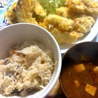 とり天、カボチャ天、松茸ごはん、味噌汁🌟|kaokaoさん