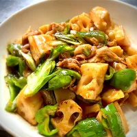 ランチに、レンコンたっぷり！豚バラ蓮根の黒酢あん炒めを頂きました😋👍🎵|ギムレットさん