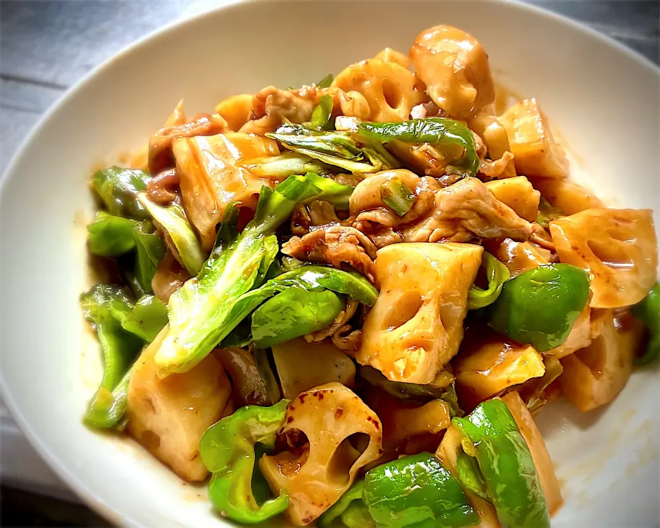 ランチに、レンコンたっぷり！豚バラ蓮根の黒酢あん炒めを頂きました😋👍🎵|ギムレットさん