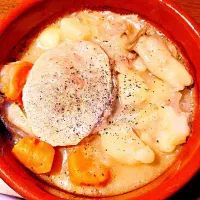 栃木和牛のシチュー残り物をハンバーグでカスエラ煮込み料理〜🧑‍🍳|quita (喜田)さん