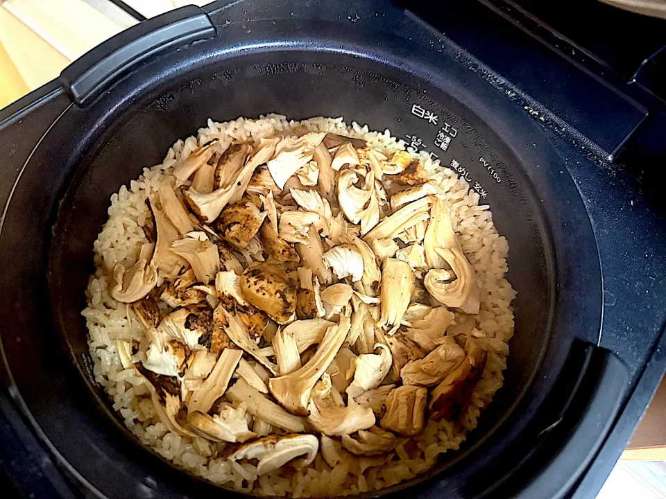 松茸ごはん|さくたろうさん