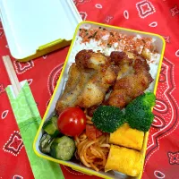 骨付きピリ辛チキン弁当|charickさん