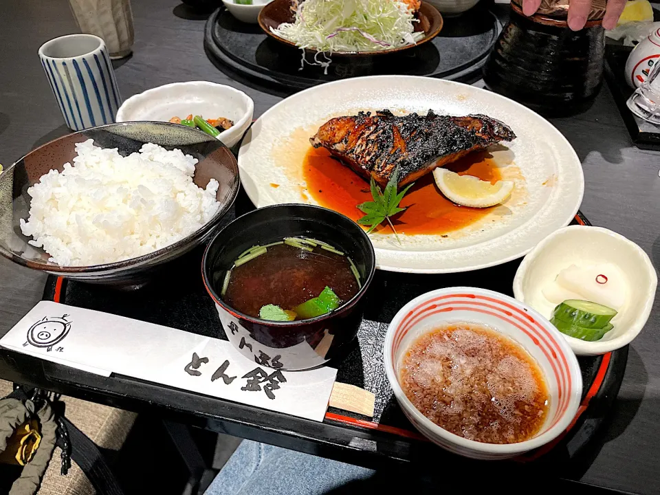 ぶりかまの照り焼きランチ🐟|かなさん