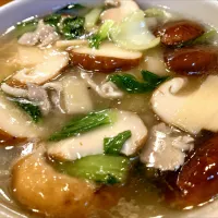 【塩味スープは裏メニュー】 【1997年創業】 
中国料理 華吉 
椎茸うま煮そば (香菇麺、塩味) 
＠中野坂上1分 
(JR新宿駅から徒歩23分)
25297
〈醤142塩47噌󠄀22タ10昆9出15
F16冷27混4つ3焼1ポ1〉