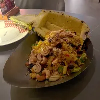 Pineapple fried rice with shrimps, squid and mussels|skyblueさん