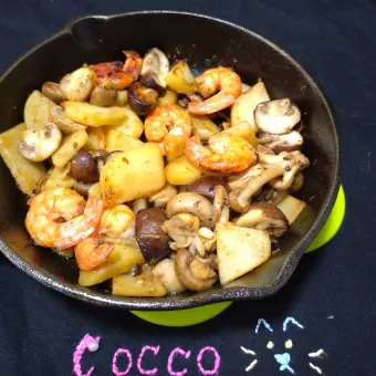 Snapdishの人気料理写真:エビとマッシュルームとじゃがいものグリル✨