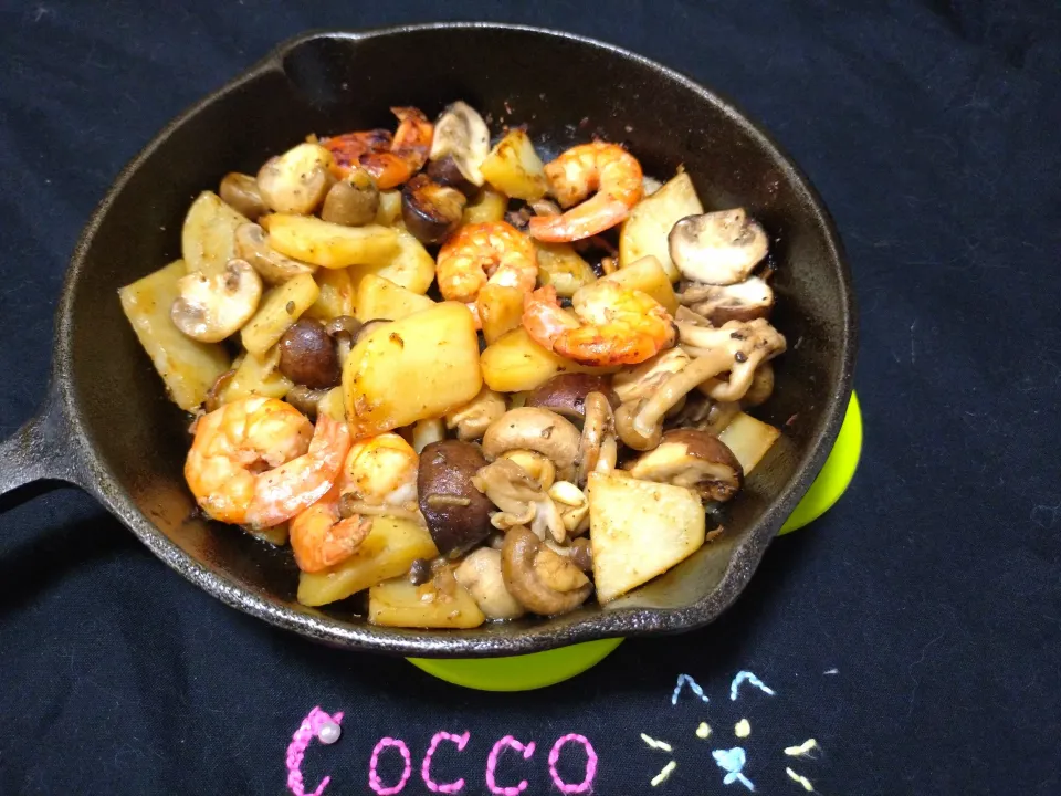 エビとマッシュルームとじゃがいものグリル✨|cocco+さん