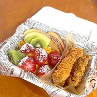 フルーツたっぷりフレンチトースト/フライドチキン|ショコラさん