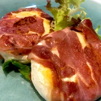 トミノチーズとパルマハム Tomino Cheese 🧀 with Parma Ham|Cherieさん