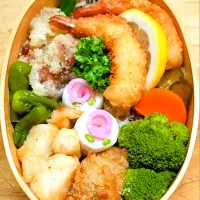 エビフライ弁当🍱|にゃん(=^・^=)さん