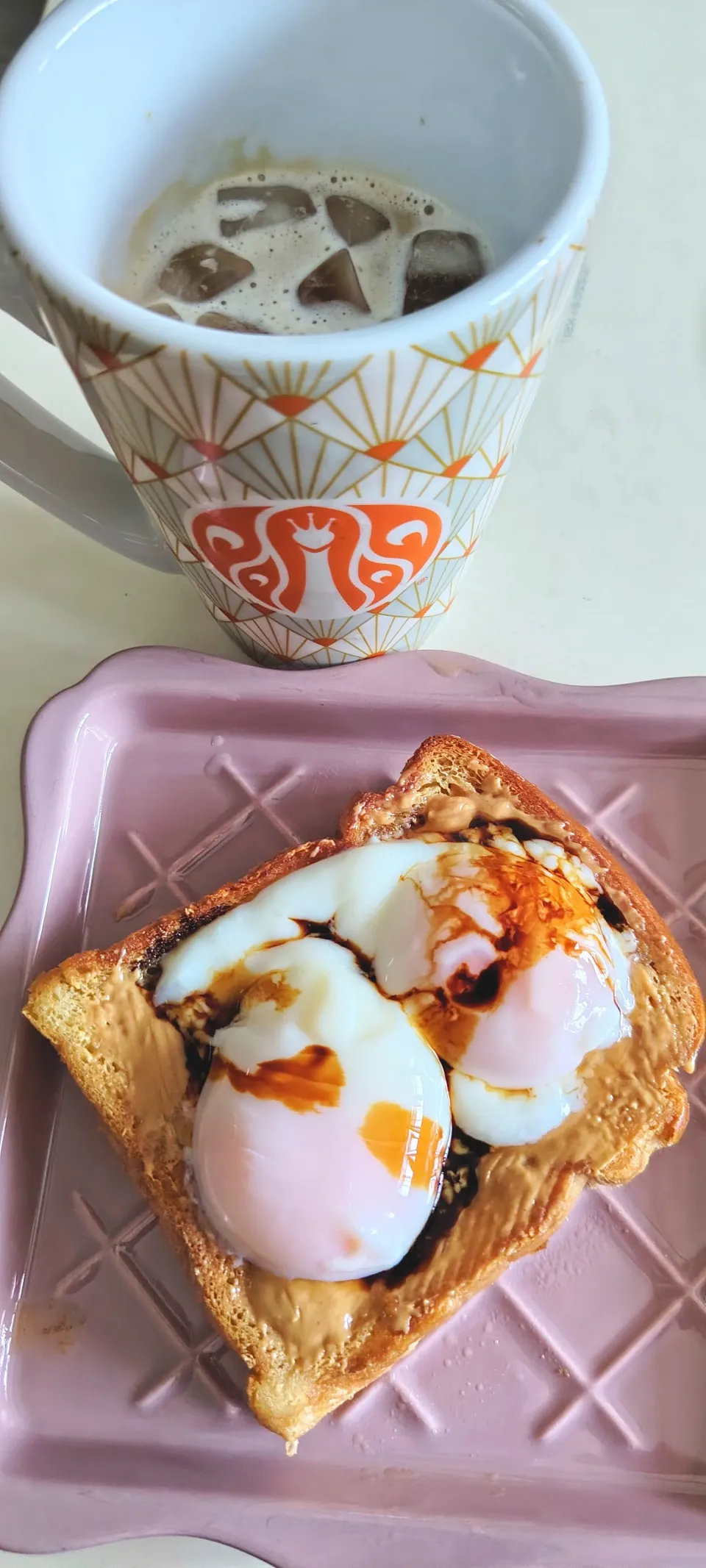 Eggs on Butter toast + creamy peanut butter 🥜🥚🍞😍😋🤤💯❤️iced latte|🍒lynnlicious🍒さん