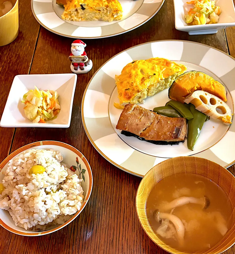 晩ごはん♯ブリの味噌漬♯野菜グリル♯銀杏ごはん♯キッシュ|小松菜さん