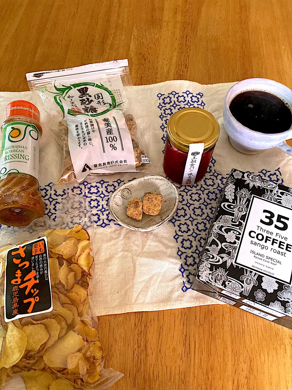 朔ちゃんが先週行った鹿児島のお土産くれたのと、沖縄で買ったお土産꒰ ♡´∀`♡ ꒱|さくたえさん