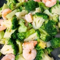 海老とブロッコリーの炒め物🦐🥦|まなみさん