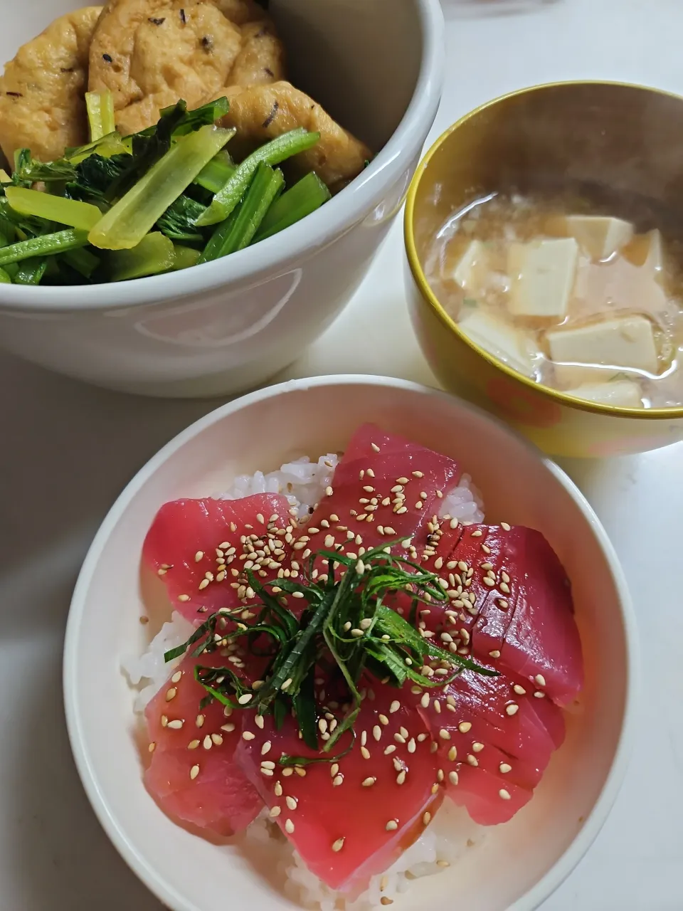☆夕飯☆鮪丼、味噌汁、煮物　　長男修学旅行＼(^_^)／で不在|ｼｮｺﾗさん