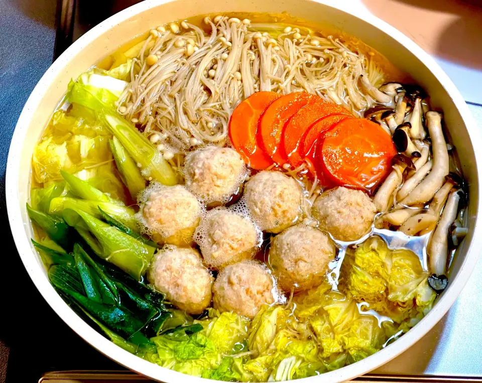 今夜は鶏団子鍋🍲後から水餃子投入🥟|KANAさん