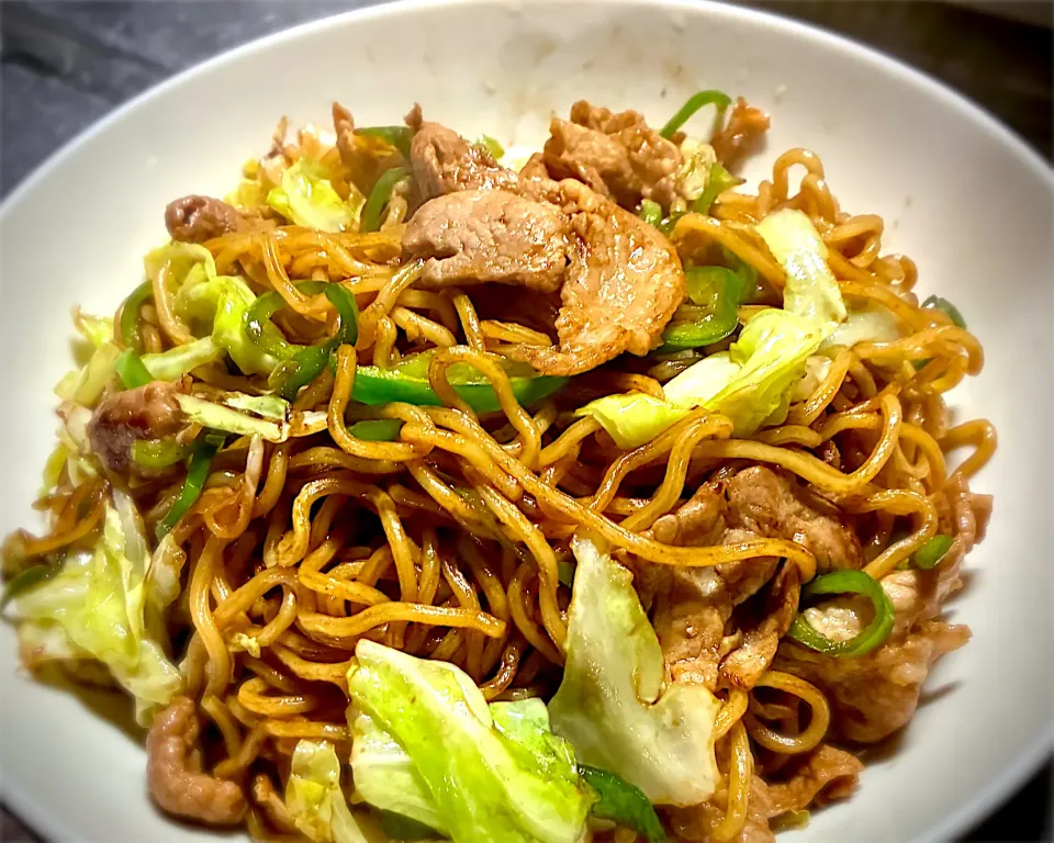 今夜は、オイスターソースとガーリックを効かせたソース焼きそばを頂きました😊👍🎵|ギムレットさん