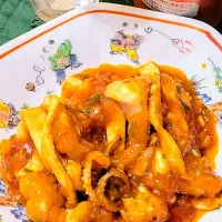 【主菜】紋甲イカゲソとエリンギのチリソース|シュビラさん