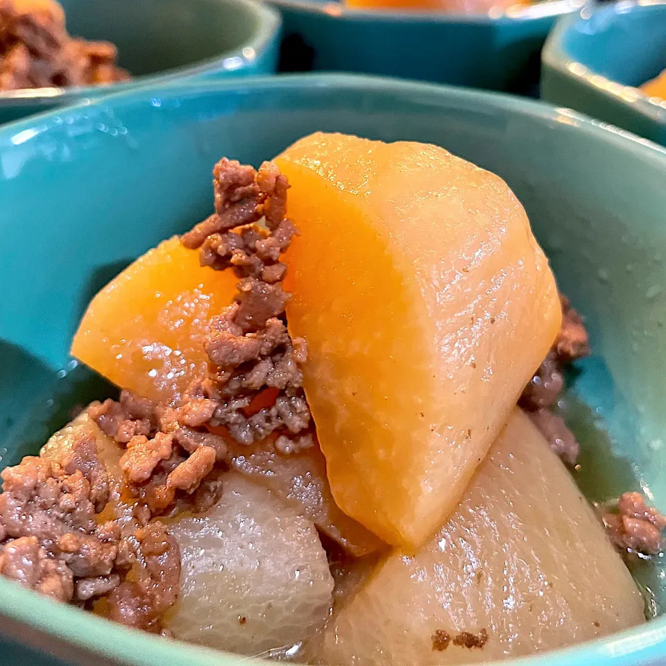 昨日は豚バラ。今日は大根沢山あり過ぎで消費する為に味変して・・・しみしみ大根そぼろ煮|♥ M ♥さん