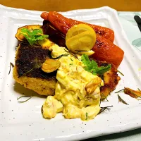 鮭フライタルタルソース                                       鮭一匹丸ごと捌いてフライに！揚げずに焼いて仕上げました  パン粉は細めを選んでさらに細かくしてヘルシーに(ㆆᴗㆆ)♡|ちぃちゃんさん