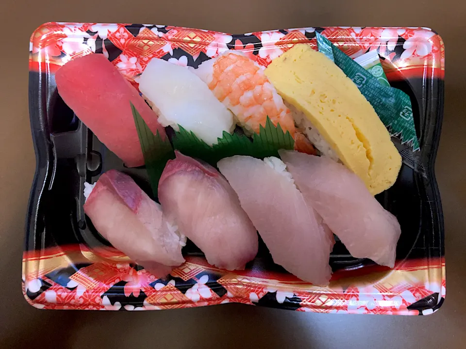 BN ハマチと盛合せ寿司（8貫）|ばーさんさん