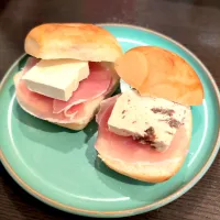 ディナーロールとクリームチーズ|Rieさん