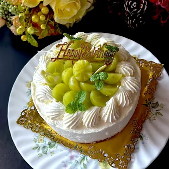 Snapdishの人気料理写真:シャインマスカットのバースデーケーキ🎂