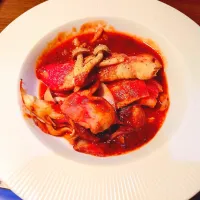 トマトパッサータを使って真鱈子とベーコン、きのこの煮込み〜🍲|quita (喜田)さん