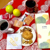 職場が1Wの秋休み明けでみんなのお土産一杯ありがとう🩷|さくたえさん